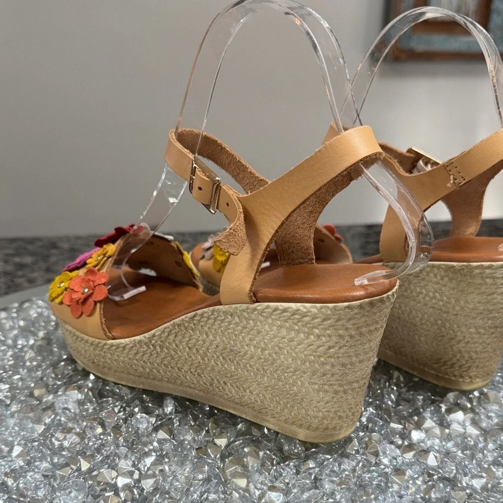 Italian made Floral Embellished leather Wedge natural Sandals EUC 7.5